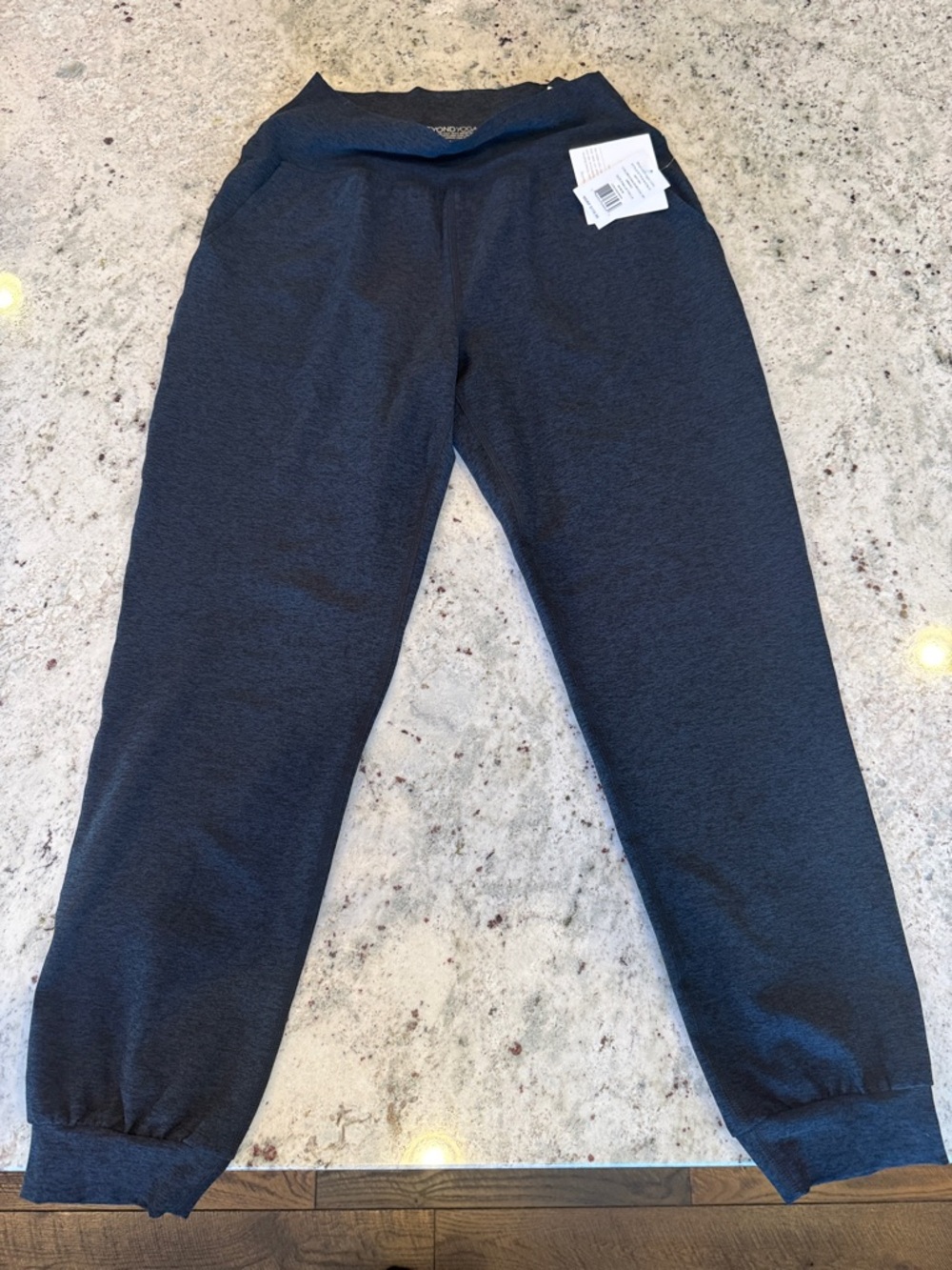 NWT - Women’s Medium Beyond Yoga - Darkest Night Pants with elastic ankle